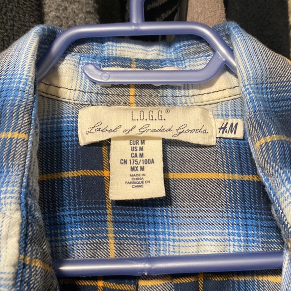 H&M Blue and Cream RARE flannel. Great layer piece for casual style and layering - Picture 2 of 5